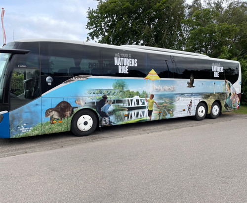 Busreklame med bred eksponering