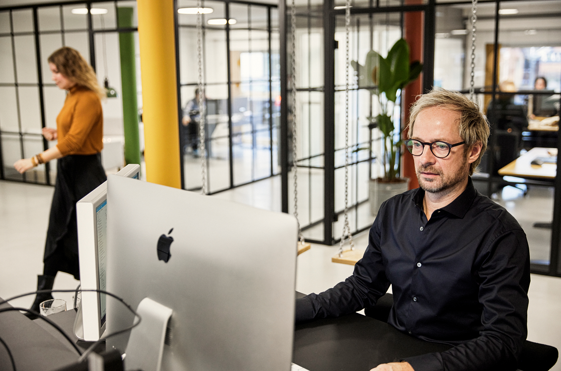 Navn og logo – skal det ske samlet?