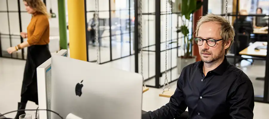 Navn og logo – skal det ske samlet?