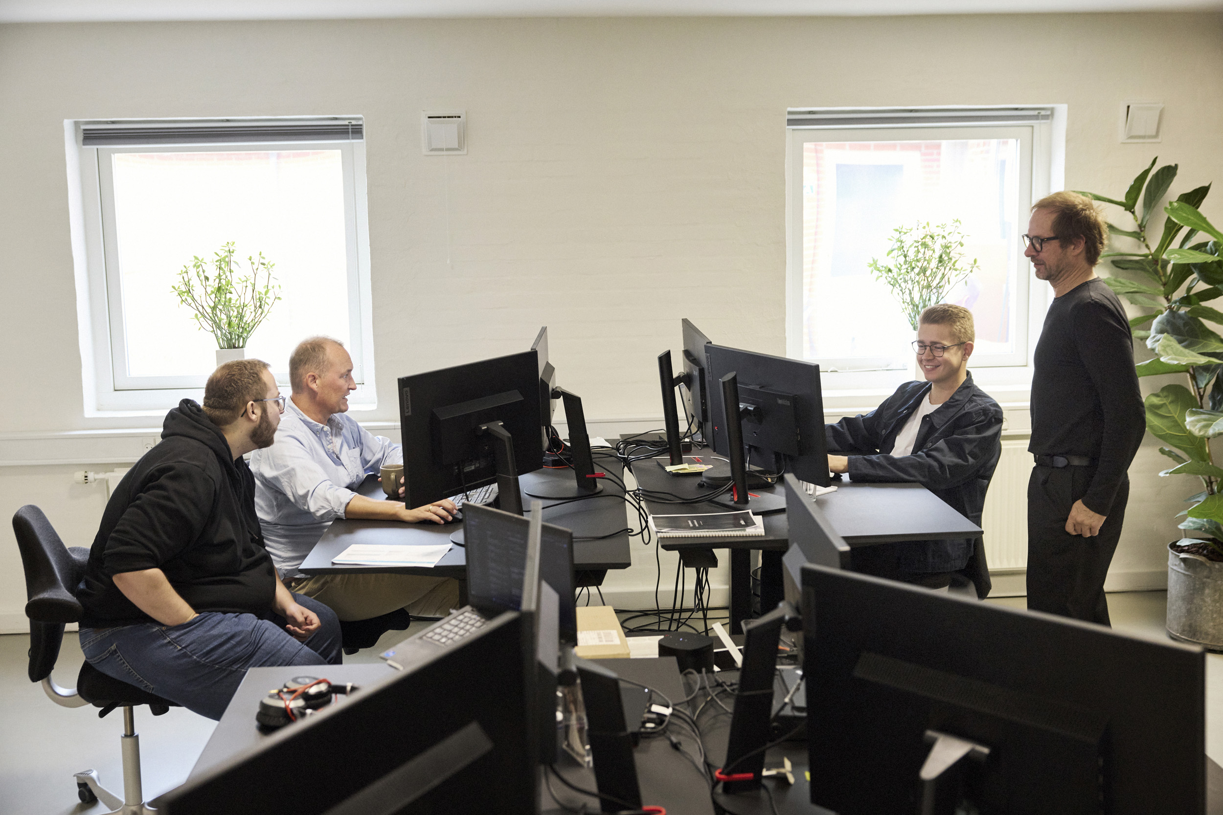 Peter fra Ørskovgruppen giver feedback til webudviklerne 